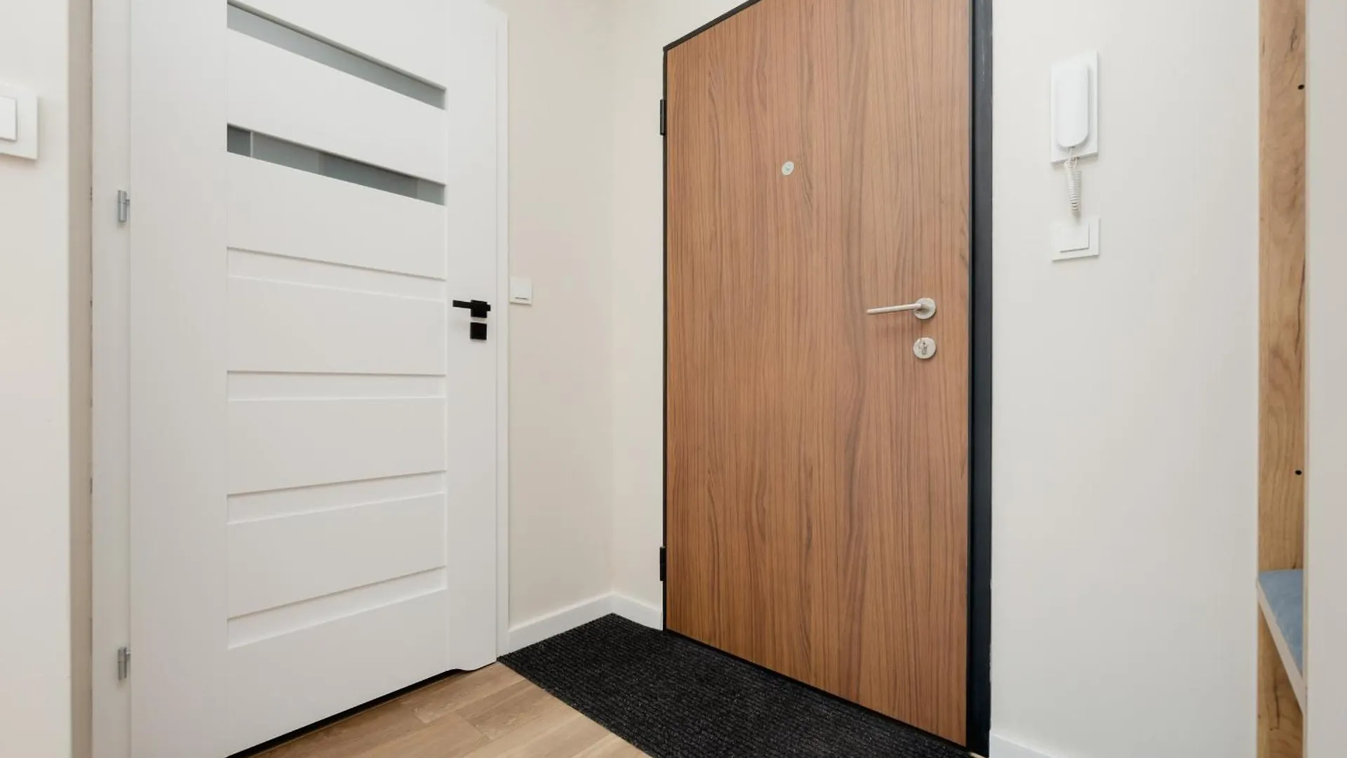 Modern Studio Zupnicza With Parking By Renters Apartment Warsaw