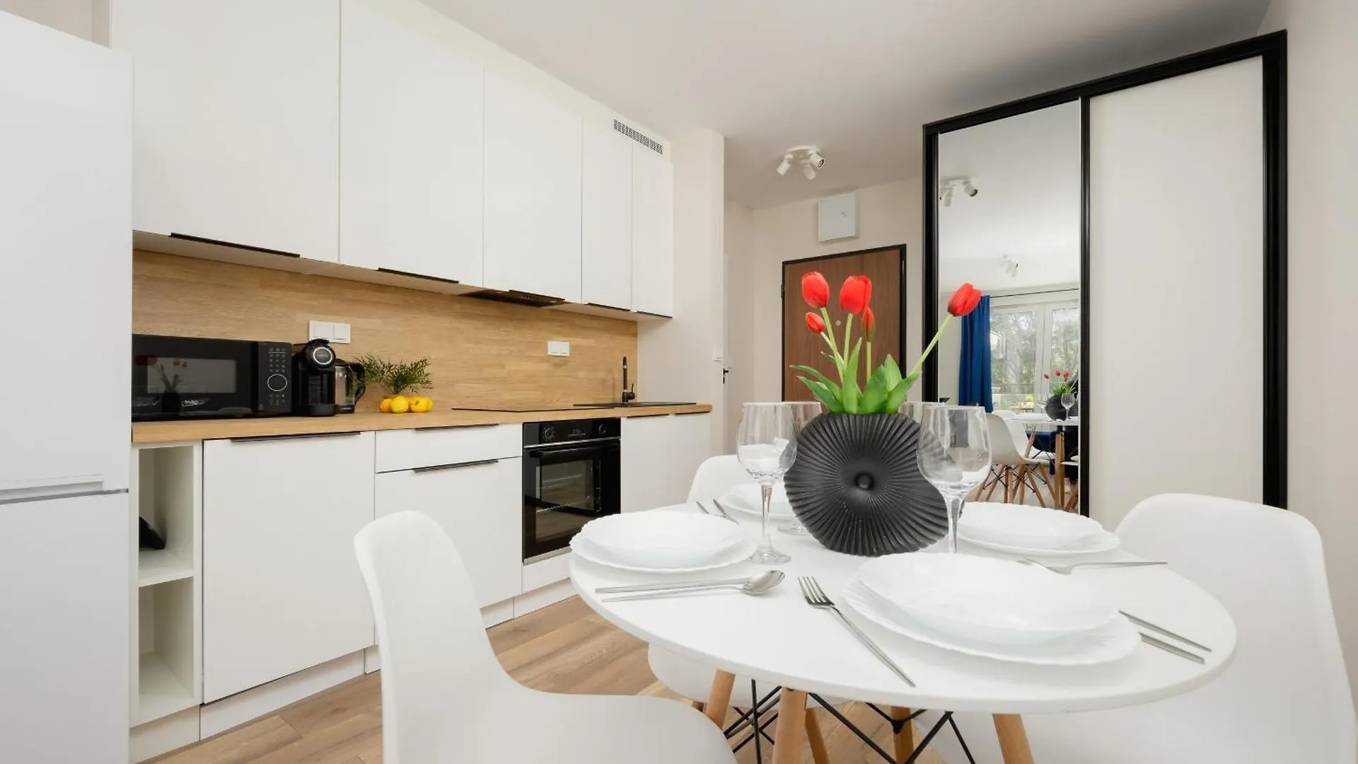 Modern Studio Zupnicza With Parking By Renters Apartment Warsaw